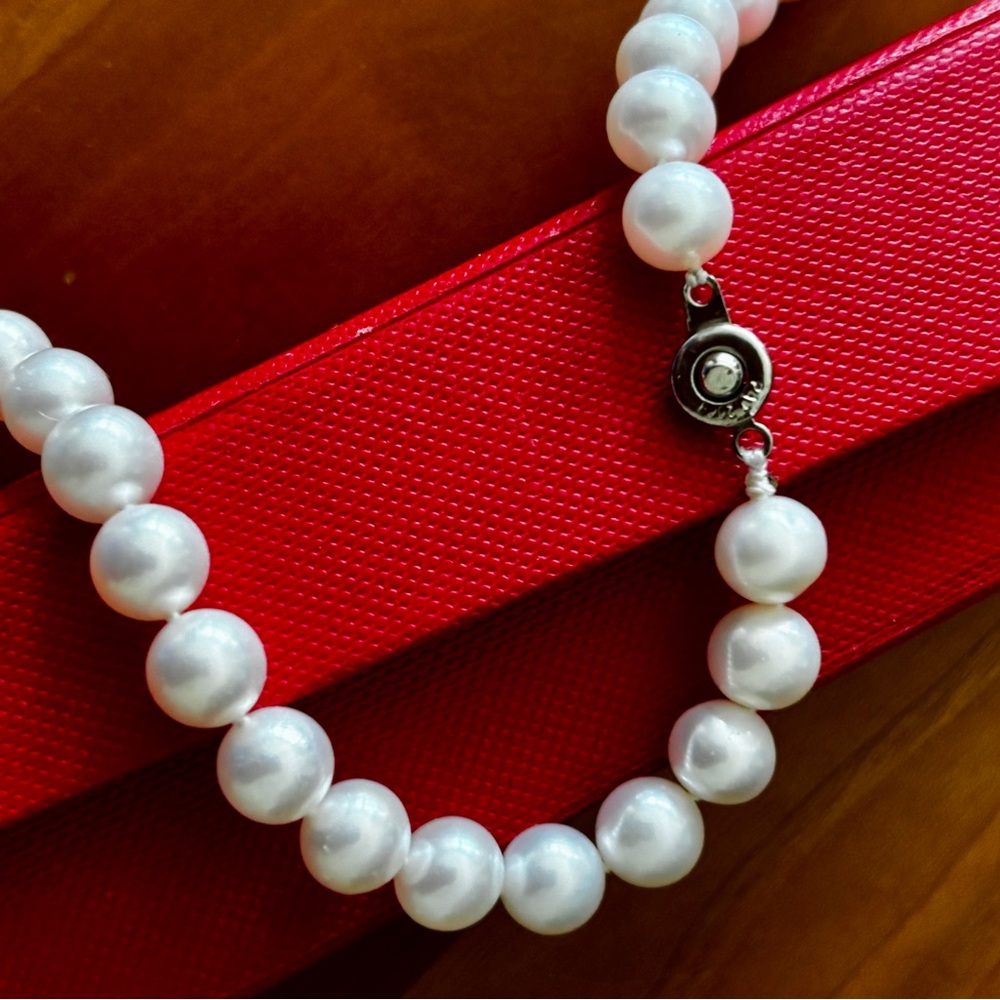 Elegant Freshwater Pearl Necklace in Gift Box